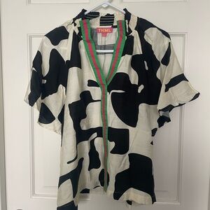Womens size medium THML short sleeve black and off white top.